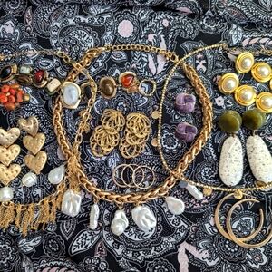 Elegant Gold and Pearl Jewelry Set